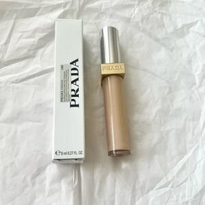 Prada Conceal